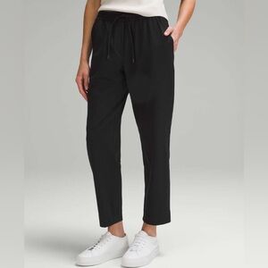 Lululemon Tapered Leg Mid Rise Pant 7/8 Length
